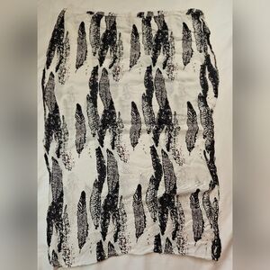 Unbranded Womens White With Black Feather Design Infinity Scarf 100% Viscose